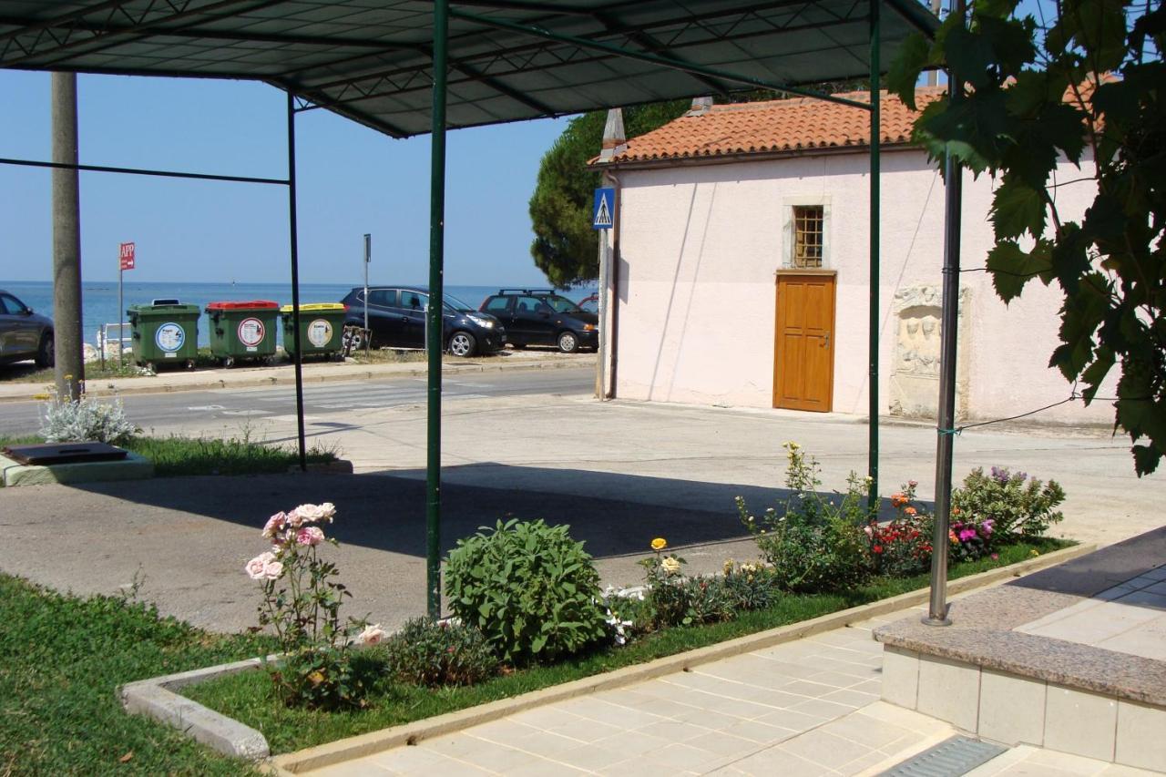 Apartments By The Sea Zambratija, Umag - 2557 Exterior foto